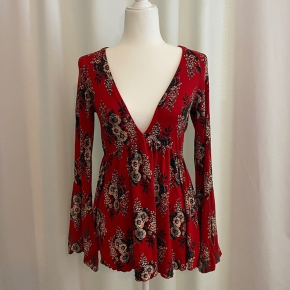 Free People Speak Easy Red Bubble Long Sleeve Floral‎ Blouse Tunic Size Small - Picture 1 of 10